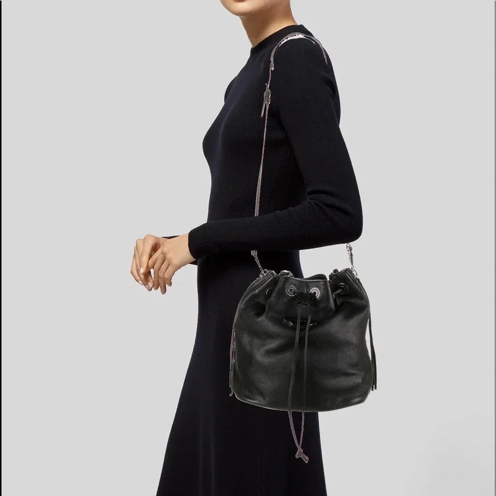 BALENCIAGA bucket papier bag. …… - Picture 4 of 17